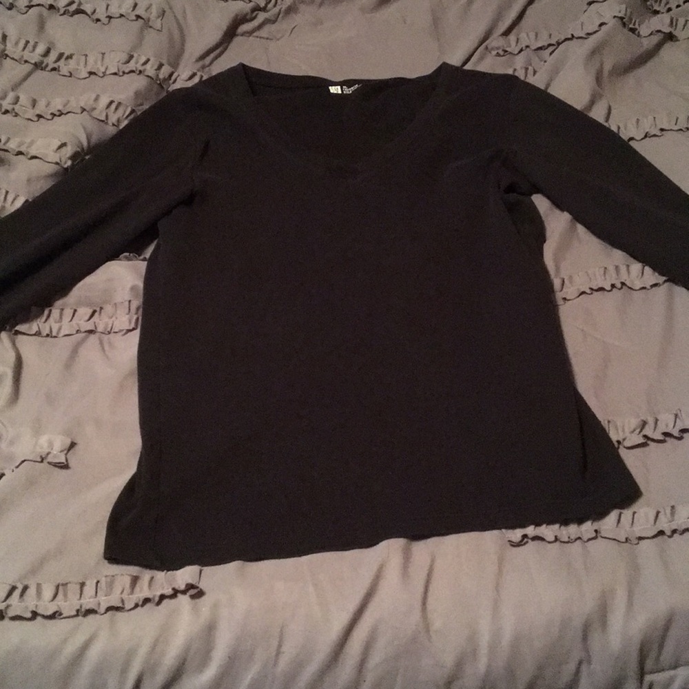 V-Neck Gap Black Long Sleeved Tee
